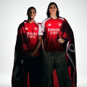 Arsenal dévoile son maillot domicile 2026–27 : alliance du rouge et blanc classique et de la technologie moderne