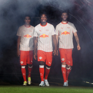 RB Leipzig 2026-27 Maillot domicile : toujours rouge et blanc, mais avec de nombreux détails repensés