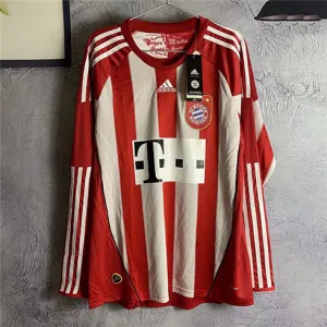 Maillot rétro à manches longues de domicile du Bayern Munich 2010 - 2011 - Rouge