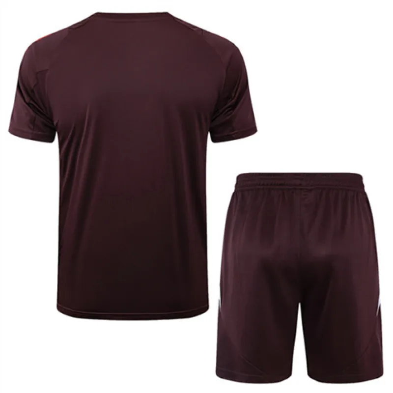 Bayern München 2024/25 braunes Trainingsjersey und Shorts