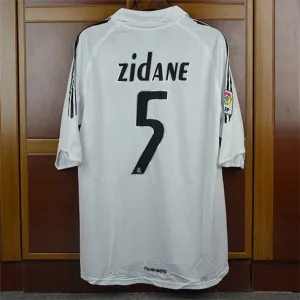 Maglia retro del Real Madrid numero 5 di Zinedine Zidane 2005/06 campo casa - Bianca