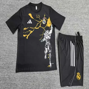 Real Madrid 2025/26 kit allenamento Marvel bambino nero
