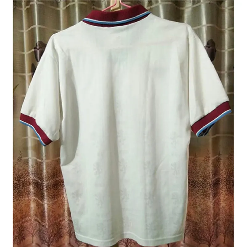 Maillot rétro d'extérieur d'Aston Villa 1995 - 96 - Blanc