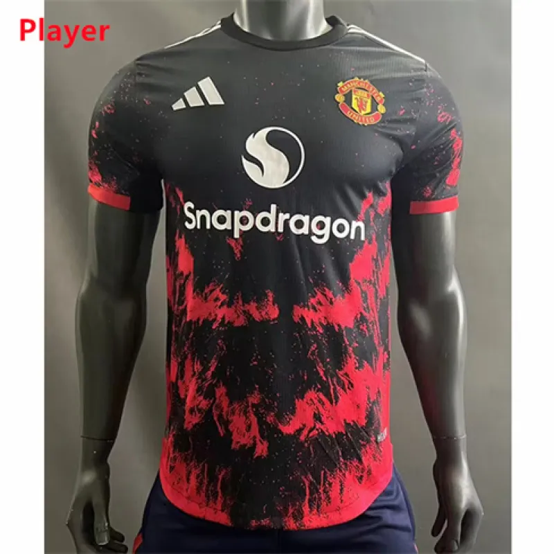 Maillot d'entraînement des joueurs de Manchester United 2024/25 - Noir/Rouge