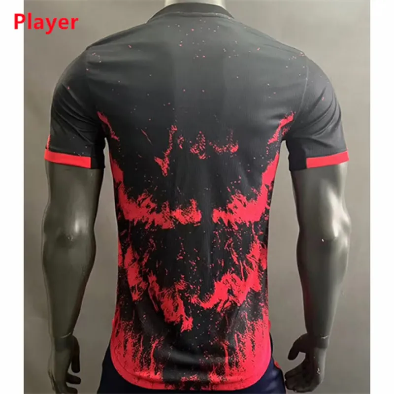 Maillot d'entraînement des joueurs de Manchester United 2024/25 - Noir/Rouge
