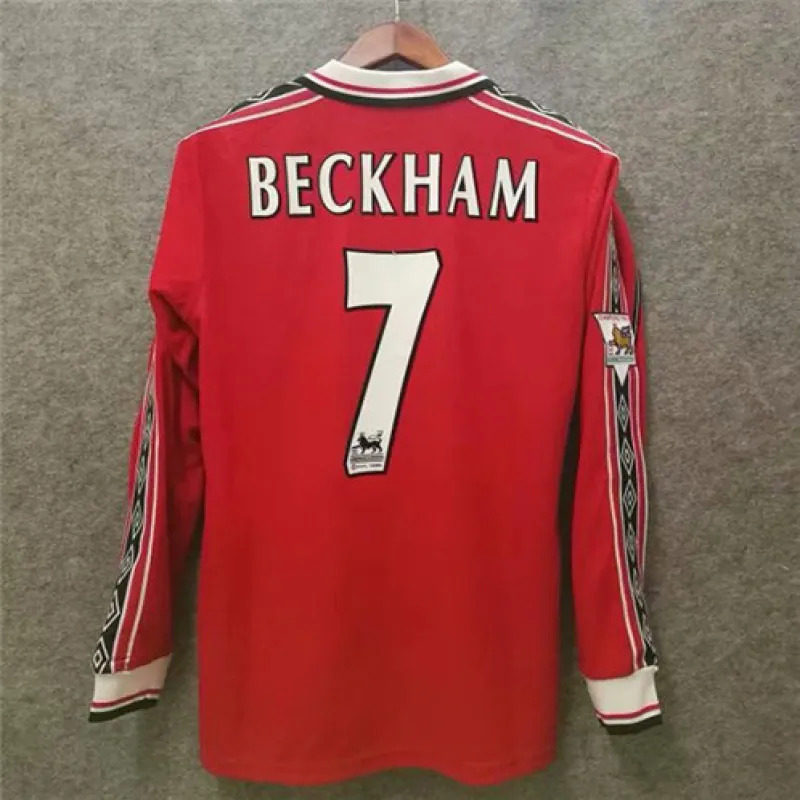 Maillot rétro manches longues domicile de Manchester United en 1998 - 99 du joueur David Beckham - Rouge