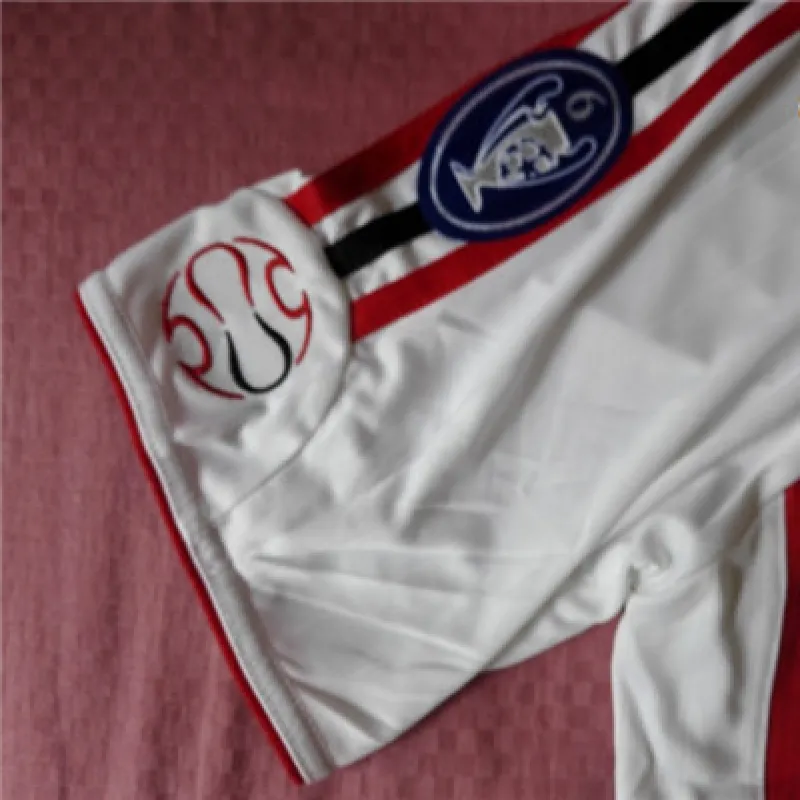 Maglia retro di trasferta dell'AC Milan nella finale della Champions League UEFA 2006/07 - Bianca
