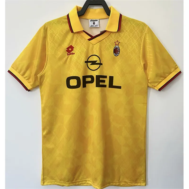 Terza maglia retro dell'AC Milan 1995/96 - Gialla