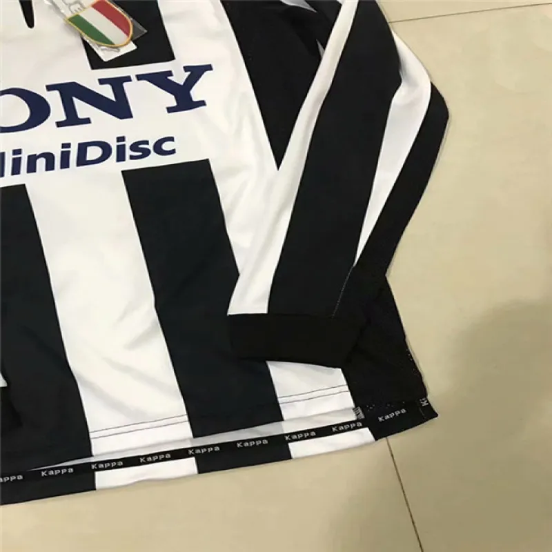 Maillot retro de domicile long - manches de Juventus 1997/98 - Blanc