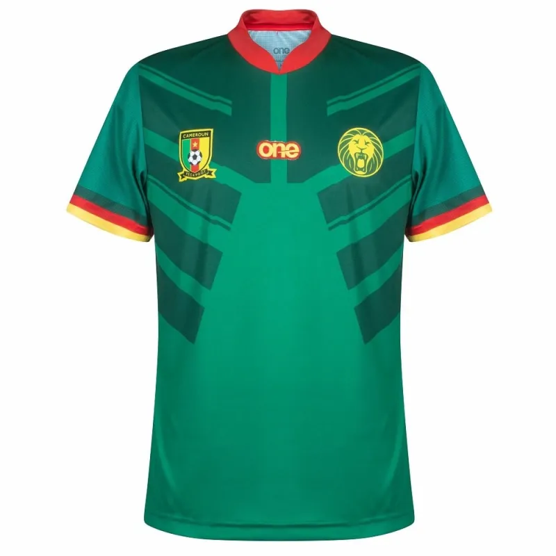 Le maillot domicile de l'équipe nationale du Cameroun pour la Coupe du monde 2022, vert.