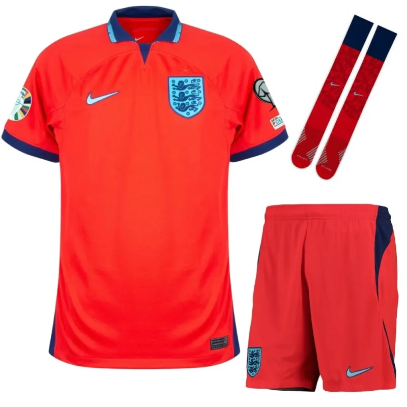 Kit per bambini della maglia di trasferta dell'Inghilterra per l'Euro 2024 - Rosso