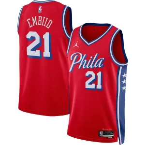 Joel Embiid Philadelphia 76ers Maillot Swingman Unisexe de Jordan Brand - Édition d'Assertion - Rouge
