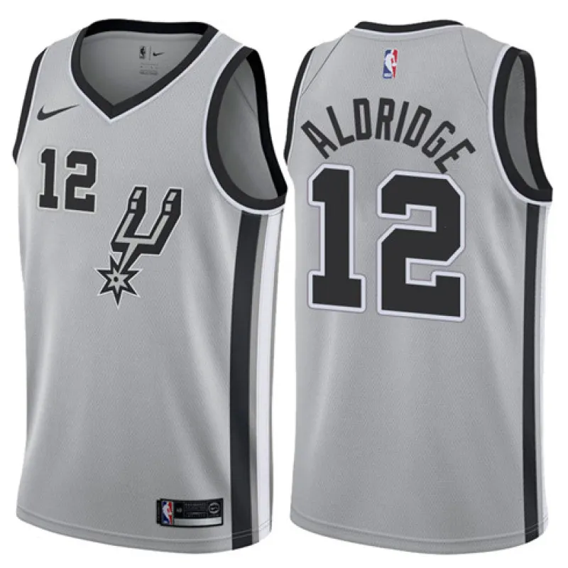 LaMarcus Aldridge. San Antonio Spurs. Grau